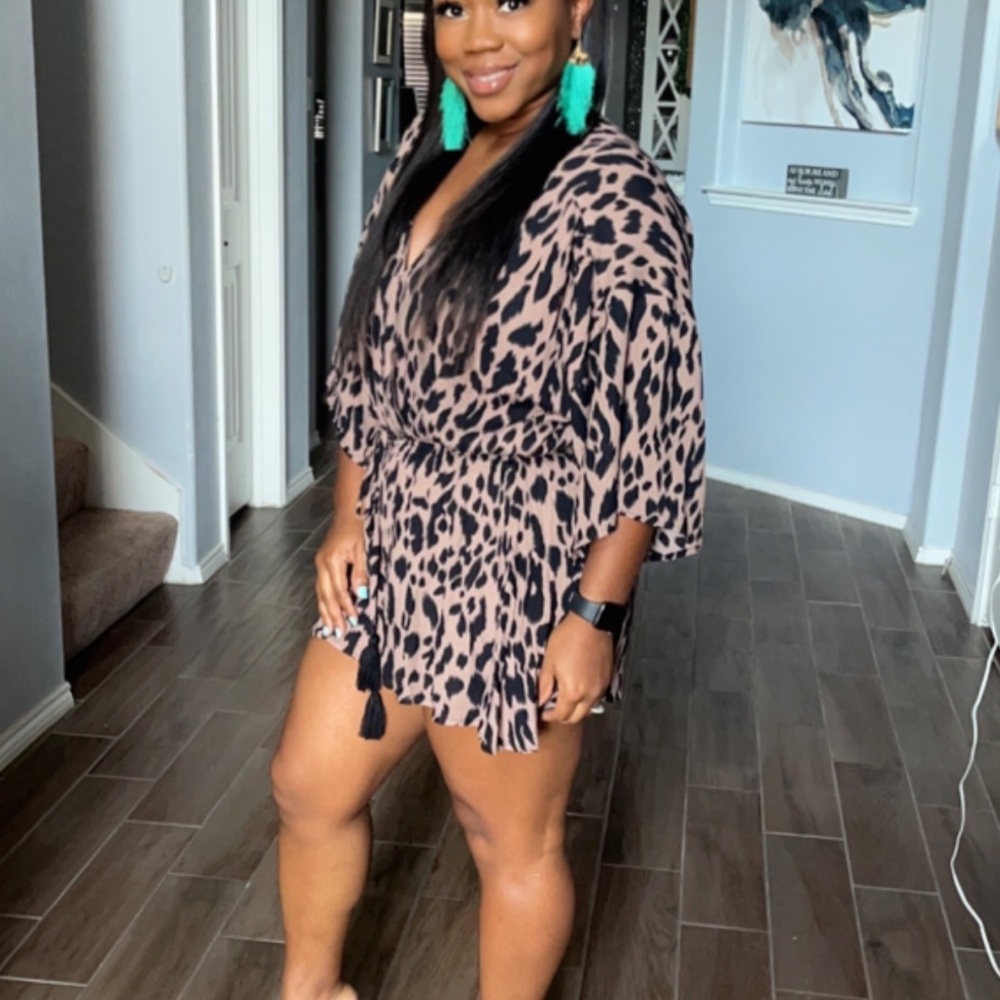 Leopard Print Romper - Picture 2 of 5